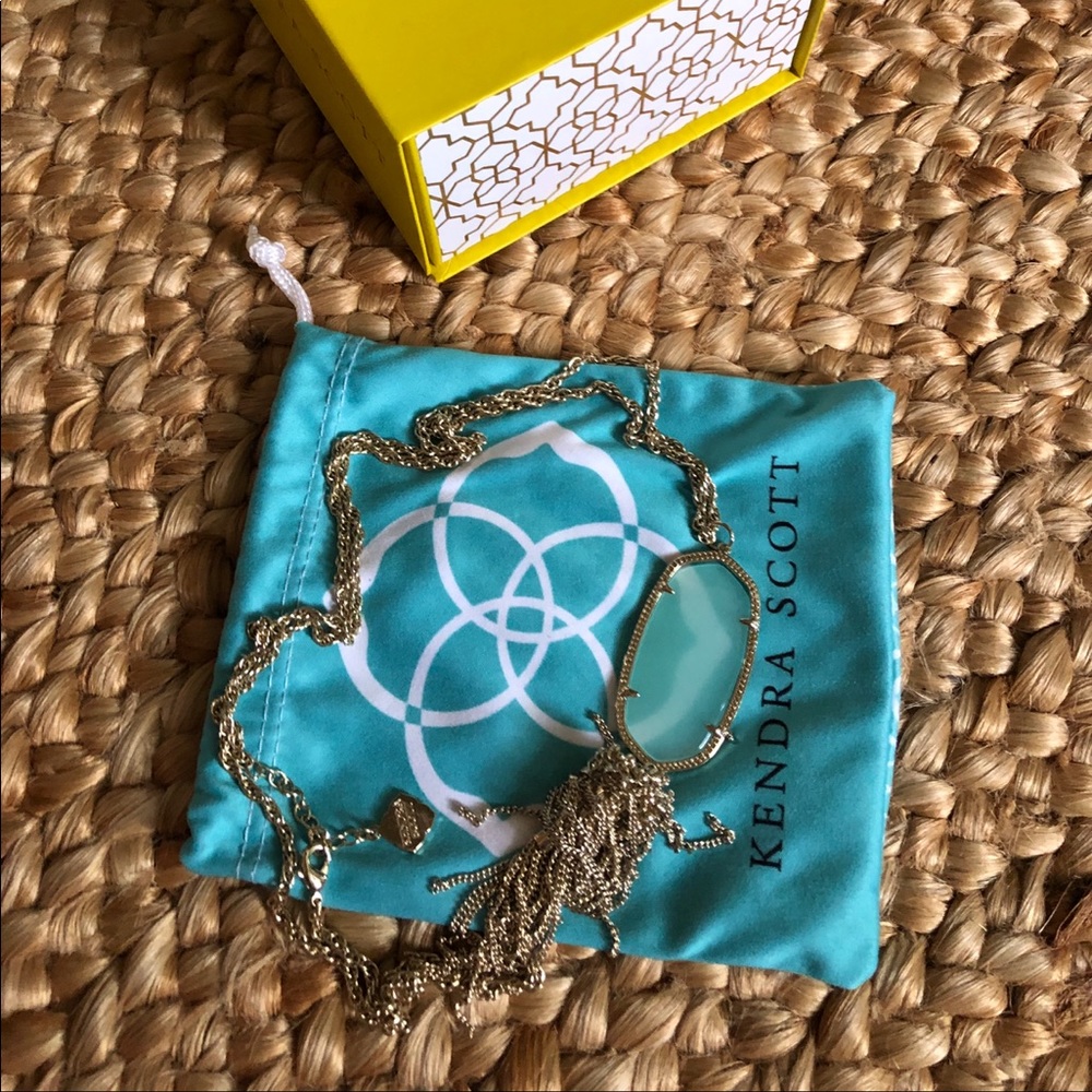 Kendra Scott necklace